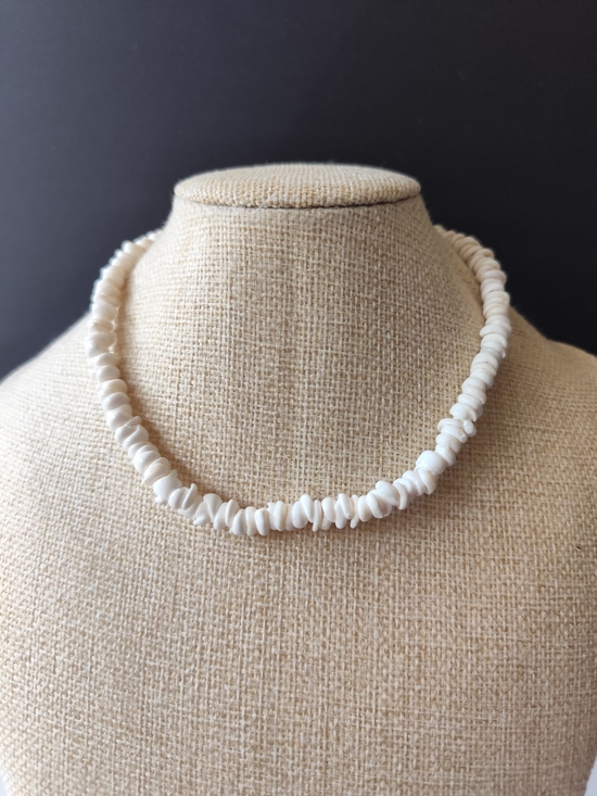 Jewelry - 4/$50⭐️White Shell Bead Necklace